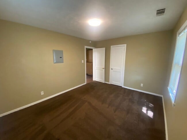 Building Photo - **AVAILABLE NOW**East Columbus 2 Bedroom / 1 Bathroom Home for Rent***
