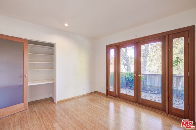 Building Photo - 15511 Woodcrest Dr