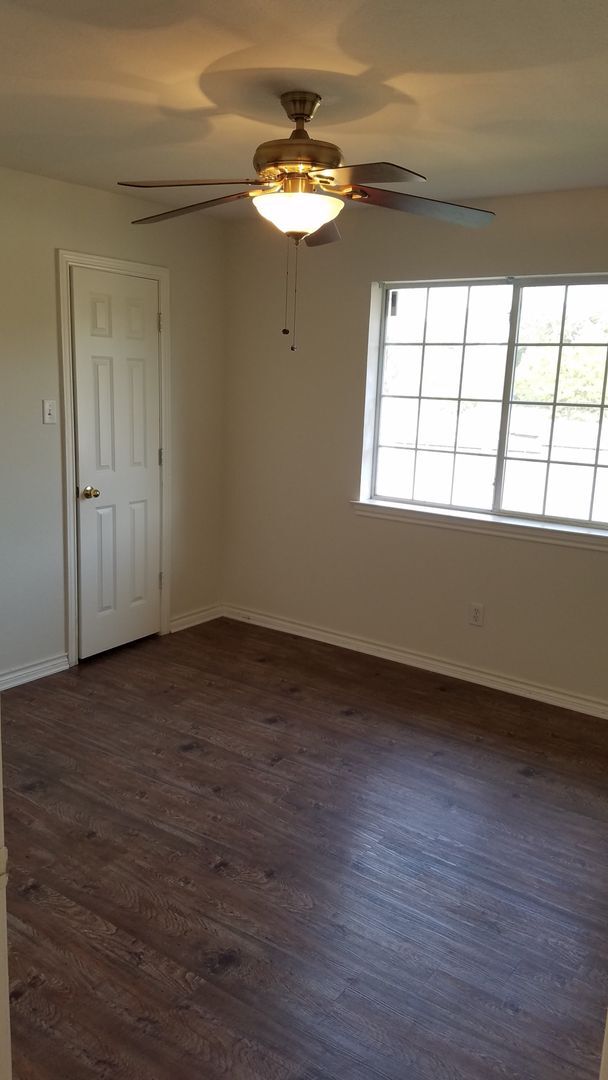 Building Photo - 2300-2302 Pronghorn Lane