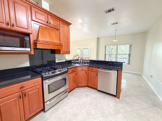 Building Photo - 1490 Chalet Pl