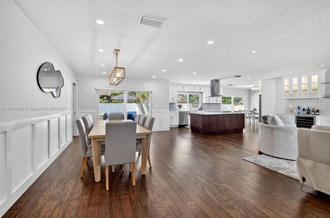 Building Photo - 5660 Golfway Dr