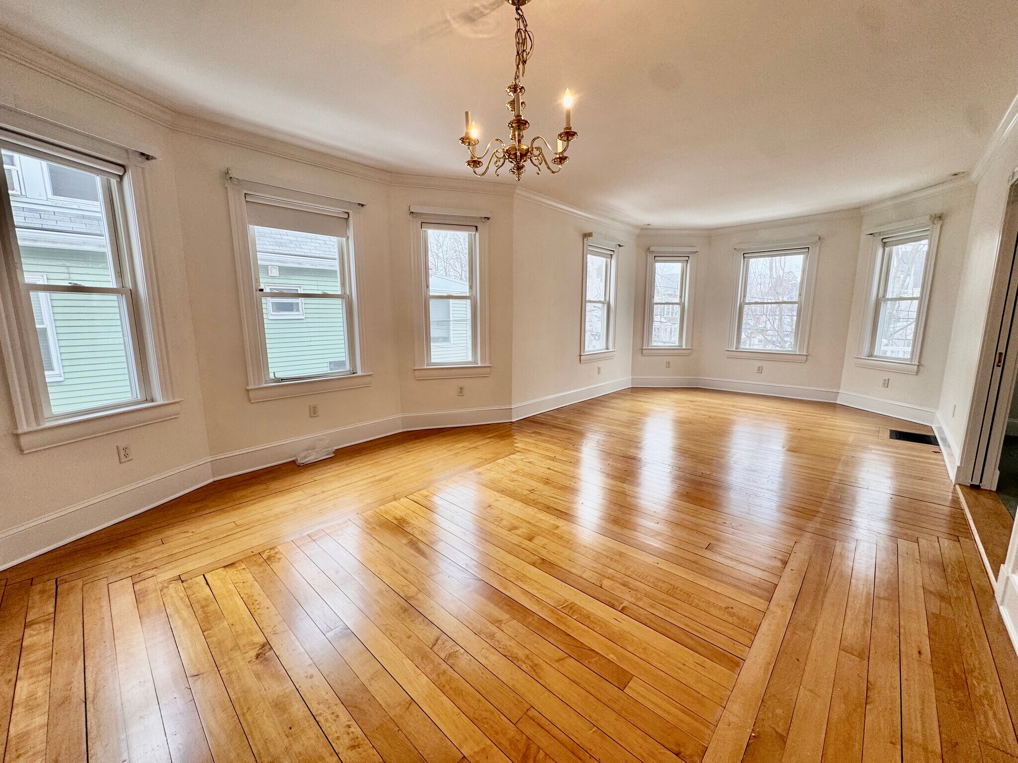 Building Photo - 41 Rich St