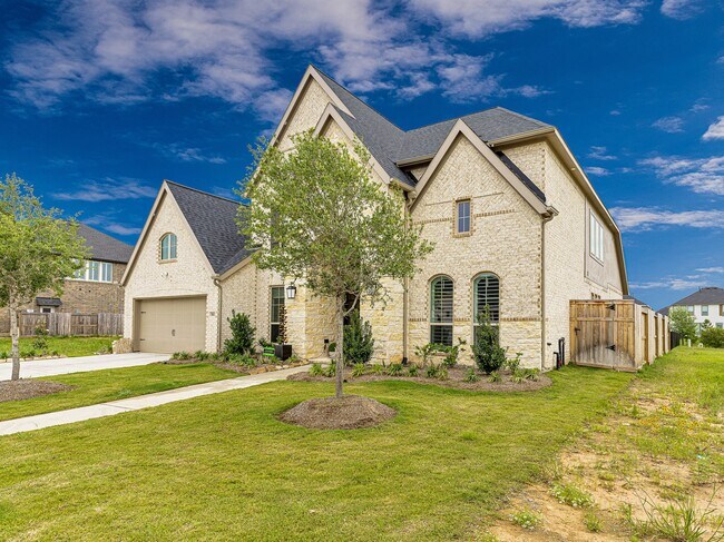 Building Photo - 5615 Logan Ridge Ln
