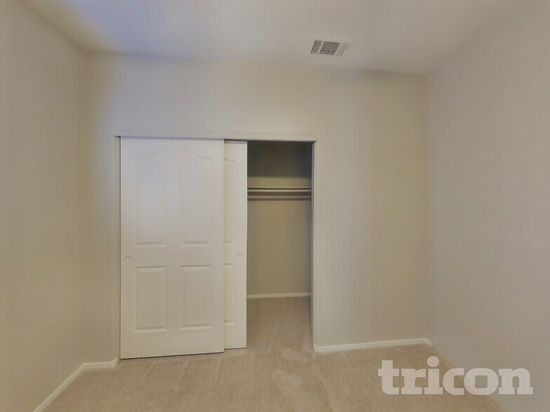 Building Photo - 9221 Valador Ave