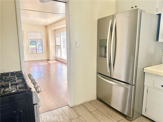 Building Photo - 1127 E Larkwood St