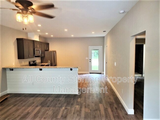 Building Photo - 316 SW Yulan St
