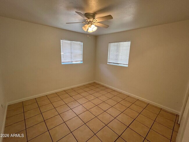 Building Photo - 114 W Riley Dr