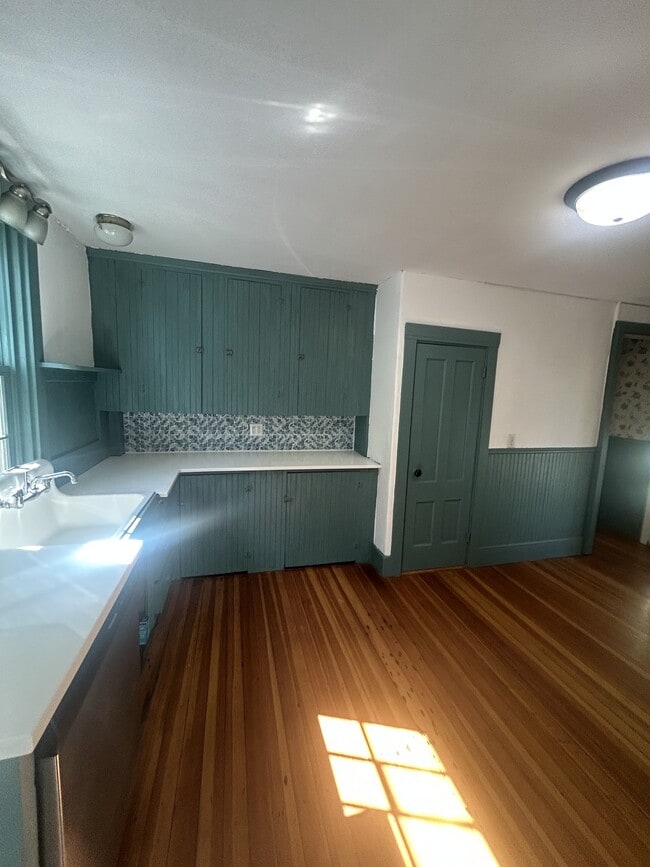 Building Photo - 35 Noble St