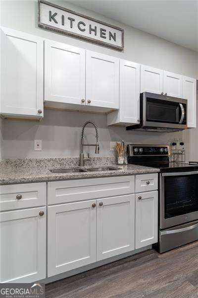 Building Photo - 301 Cochin Dr
