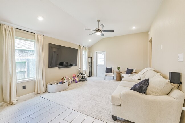 Building Photo - 20107 Percheron Pk Ln