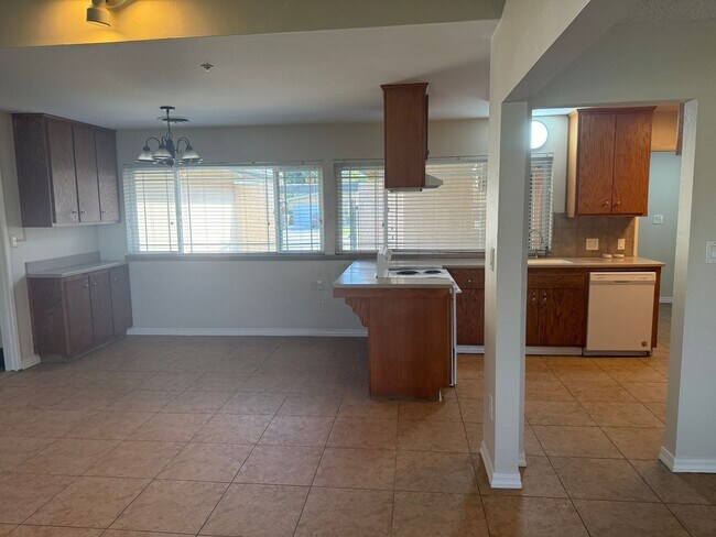 Building Photo - Spacious 4-Bedroom + 2 Bonus Rooms | Near ...