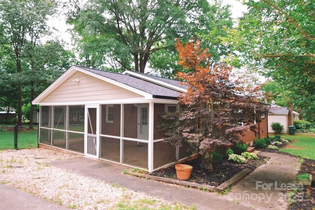 Building Photo - 601 S Cedar Ave