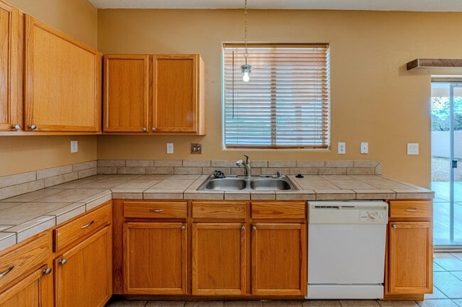 Building Photo - 10416 Rosefinch Dr NW