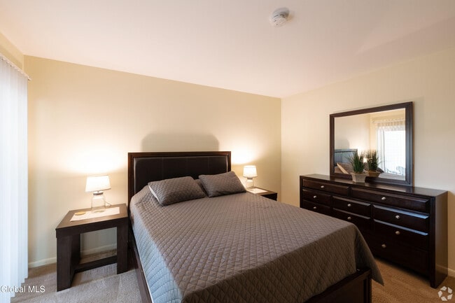 Building Photo - 2568 Western Ave