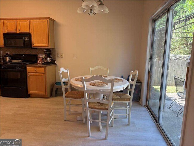 Building Photo - 5940 Bentley Way