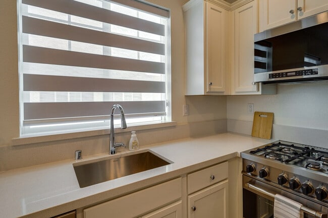 Building Photo - 3023 Neil Jerome Dr