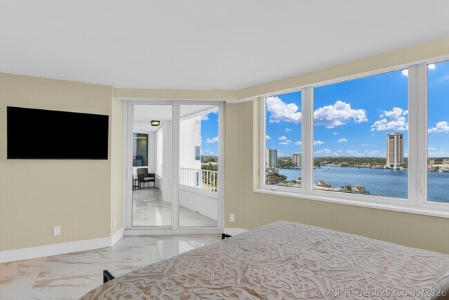 Building Photo - 550 S Ocean Blvd