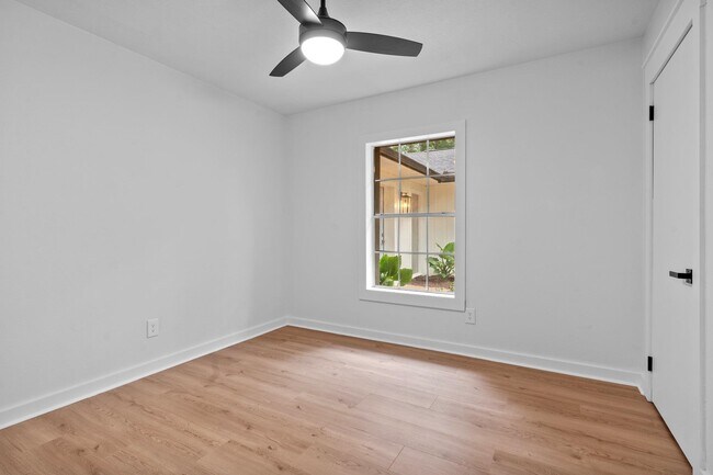Building Photo - 3333 Meadow Hill Rd