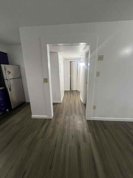 Building Photo - 402 Skyview Dr