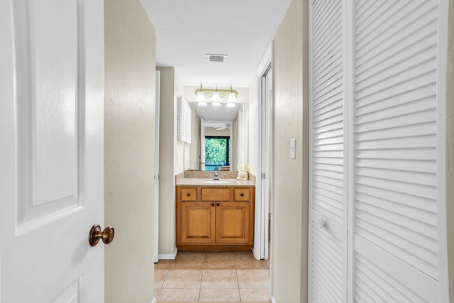 Building Photo - 600 Neapolitan Way