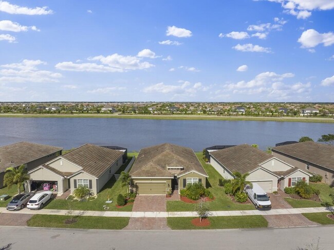 Building Photo - 12341 Arabella Dr