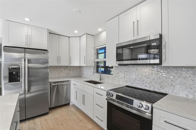 Building Photo - 405 Shore Dr E