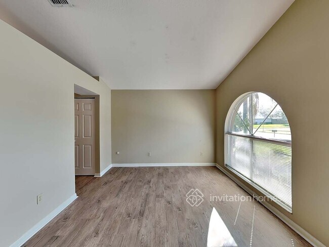 Building Photo - 1916 Bridgehampton Pl