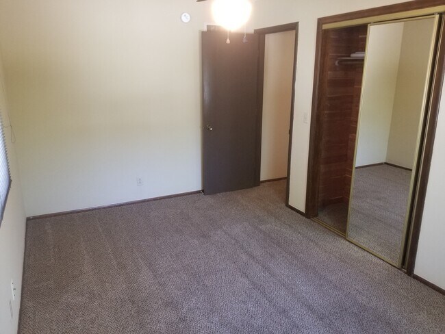 Building Photo - Great location!  3 bed, 2 bath home in southwest Omaha.