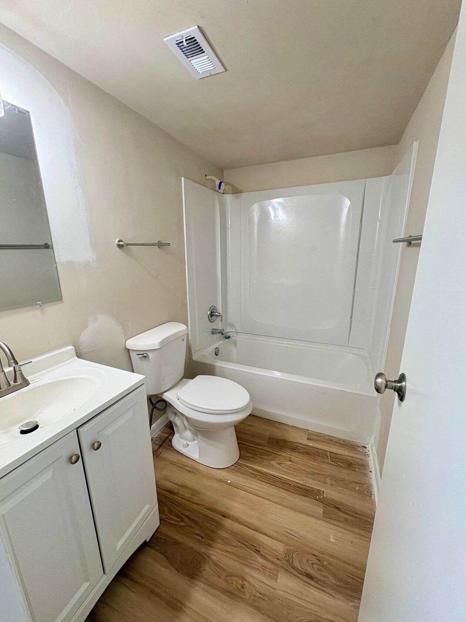 Building Photo - 200 Kilby Shores Dr