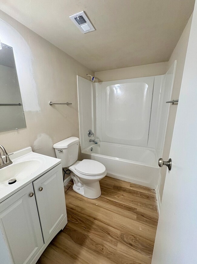 Building Photo - 200 Kilby Shores Dr