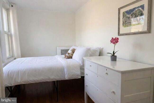 Building Photo - 131 Livingston Ave