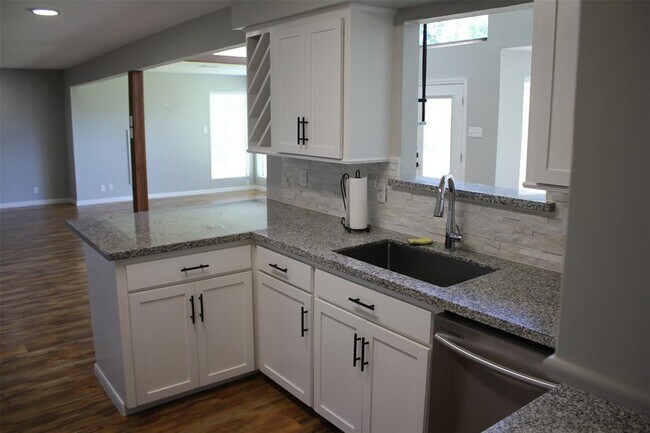 Building Photo - 10031 Haddington Dr