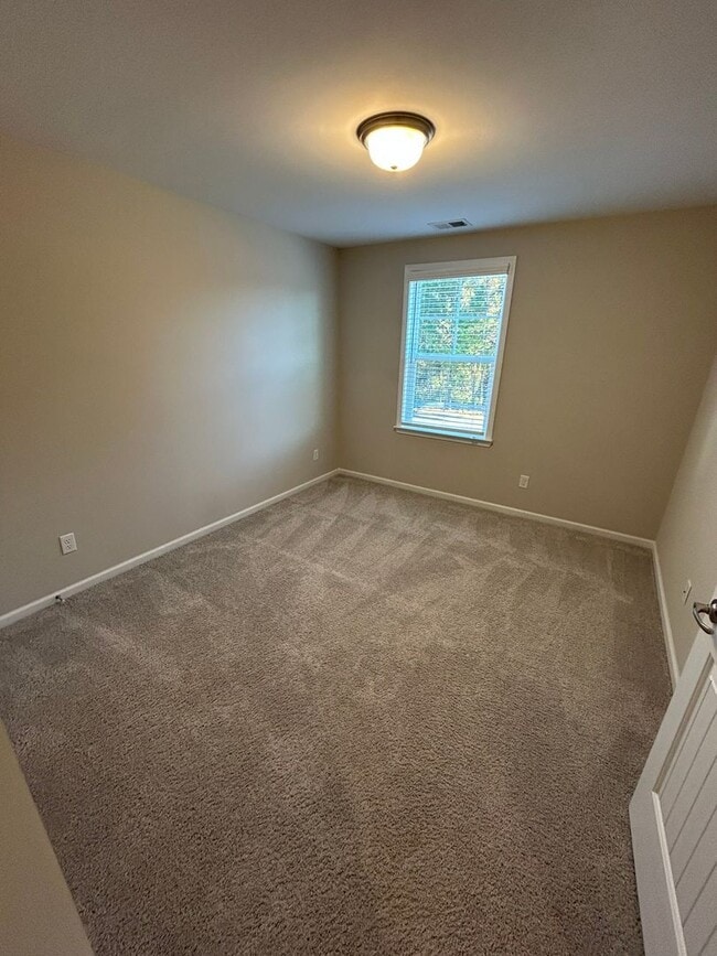 Building Photo - First month FREE! 3 Bedroom/ 2.5 Bathroom Berwick area in Savannah, GA