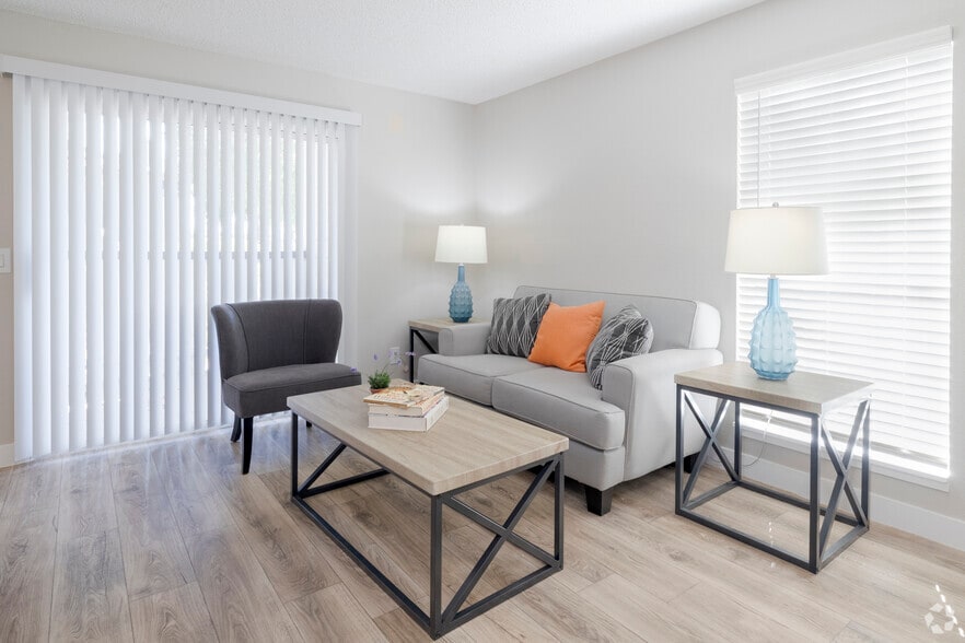 1BR, 1BA - 615SF - Living Room - Cobblestone Apartments