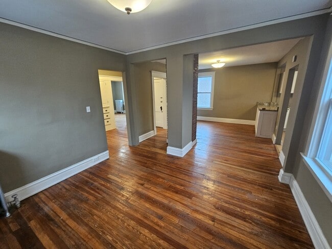 Building Photo - 1330 Brockley Ave