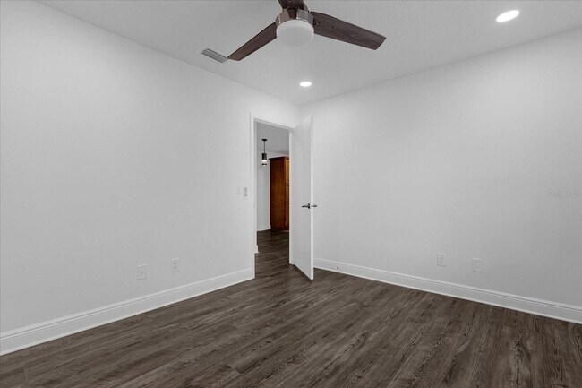 Building Photo - 2580 Grassy Point Dr