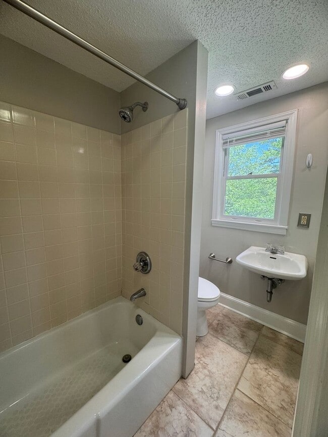 Building Photo - 3BR 2BA Home in Fisher Park