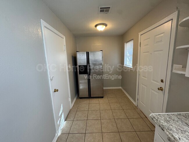 Building Photo - 1516 Park Cir