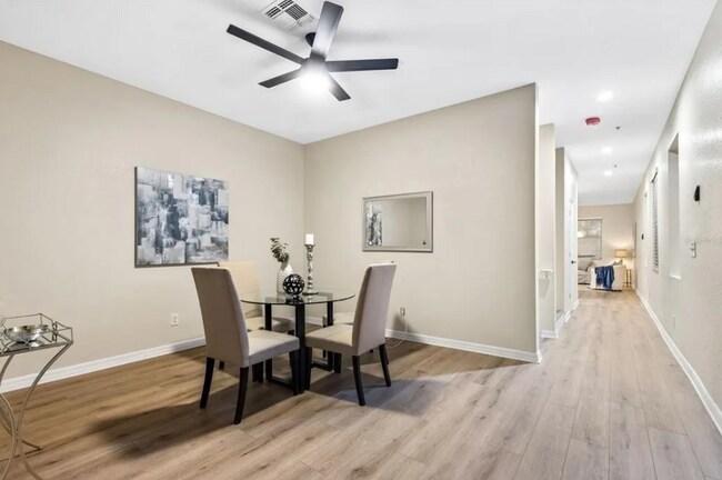 Building Photo - 330 Lang Ct N