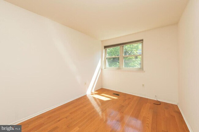 Building Photo - 215 N 23rd St