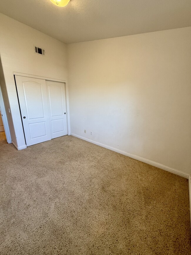 Building Photo - 557 Orchard Rd