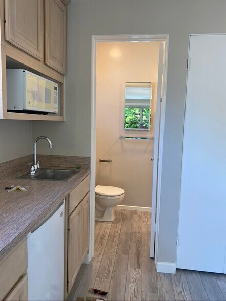 Kitchenette - 256 Termino Ave