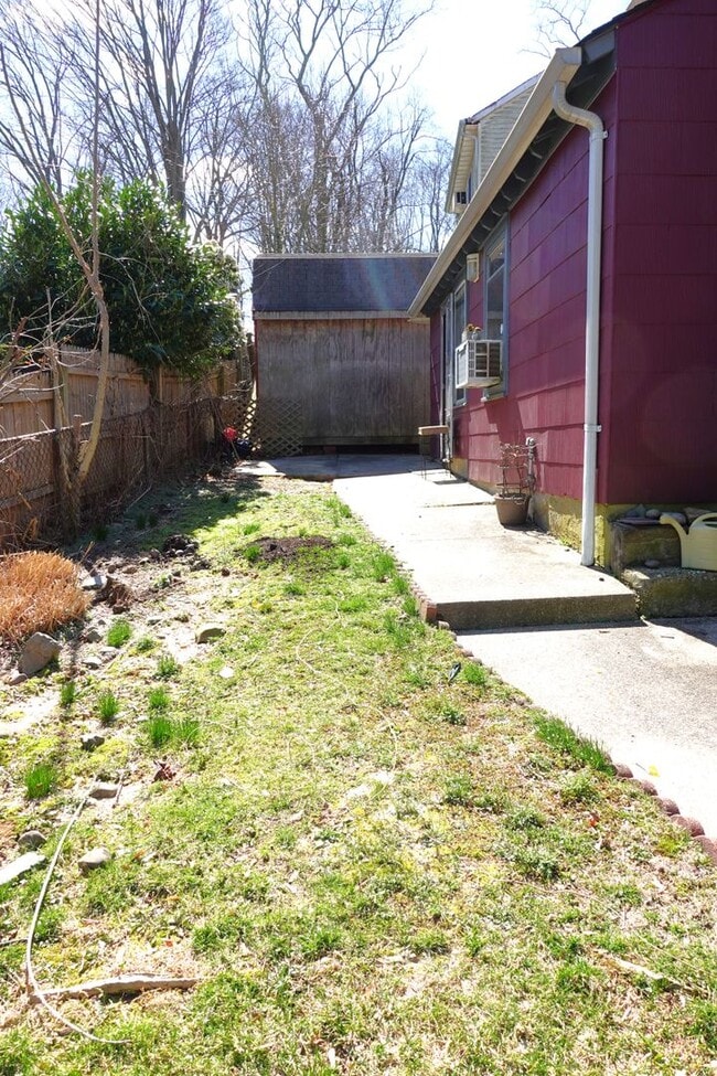 Building Photo - Super Cute 2 Bedroom Cottage