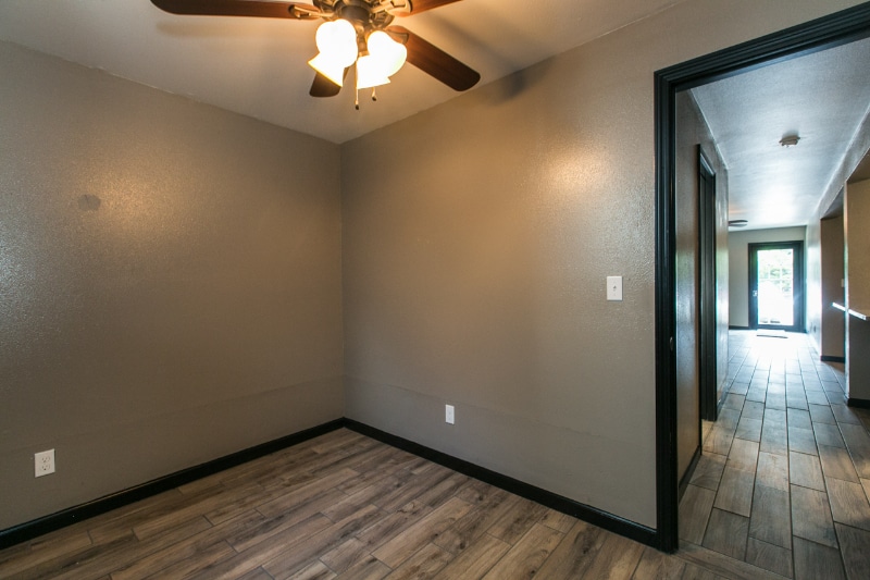 Building Photo - 567 Loras Blvd