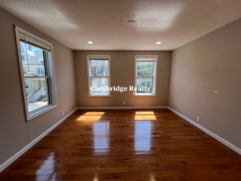 Building Photo - 15 Hudson St