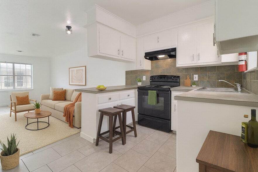 Building Photo - 6120 S Madison Plz