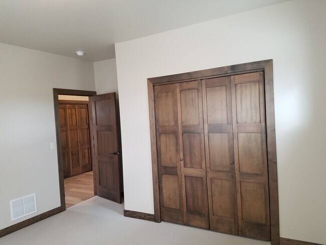Building Photo - 11 Slough Creek Dr