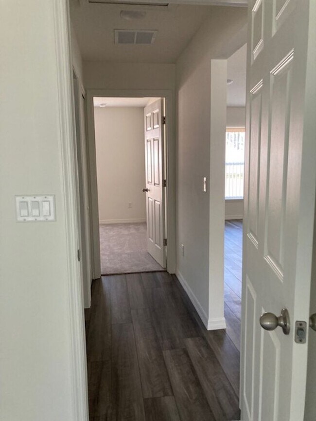 Building Photo - Like new 3/2/2 with screened in porch! Located close to the beach, shopping, parks and so much mo...