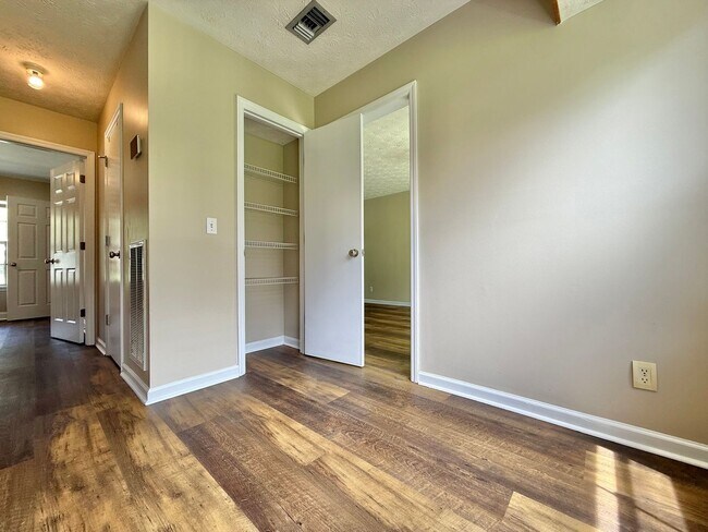 Building Photo - 279 Rice Gate Dr