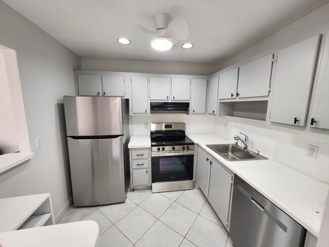 Building Photo - 287 Seville Terrace